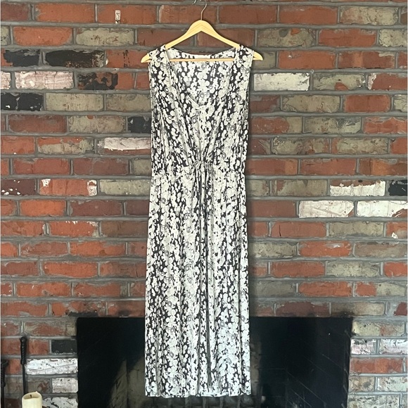 Treasure & Bond Sleeveless Midi Dress - Picture 2 of 4